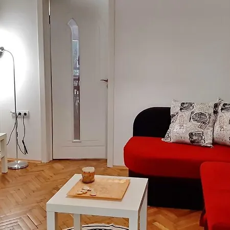 500 Steps To The Apartment Warna