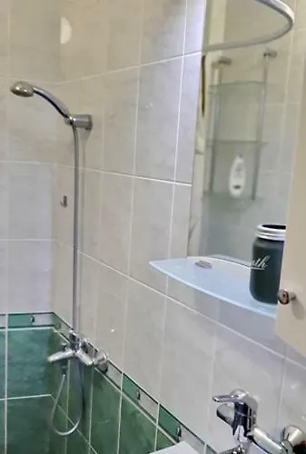 شقة 500 Steps To The *