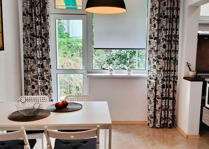 500 Steps To The Apartment *